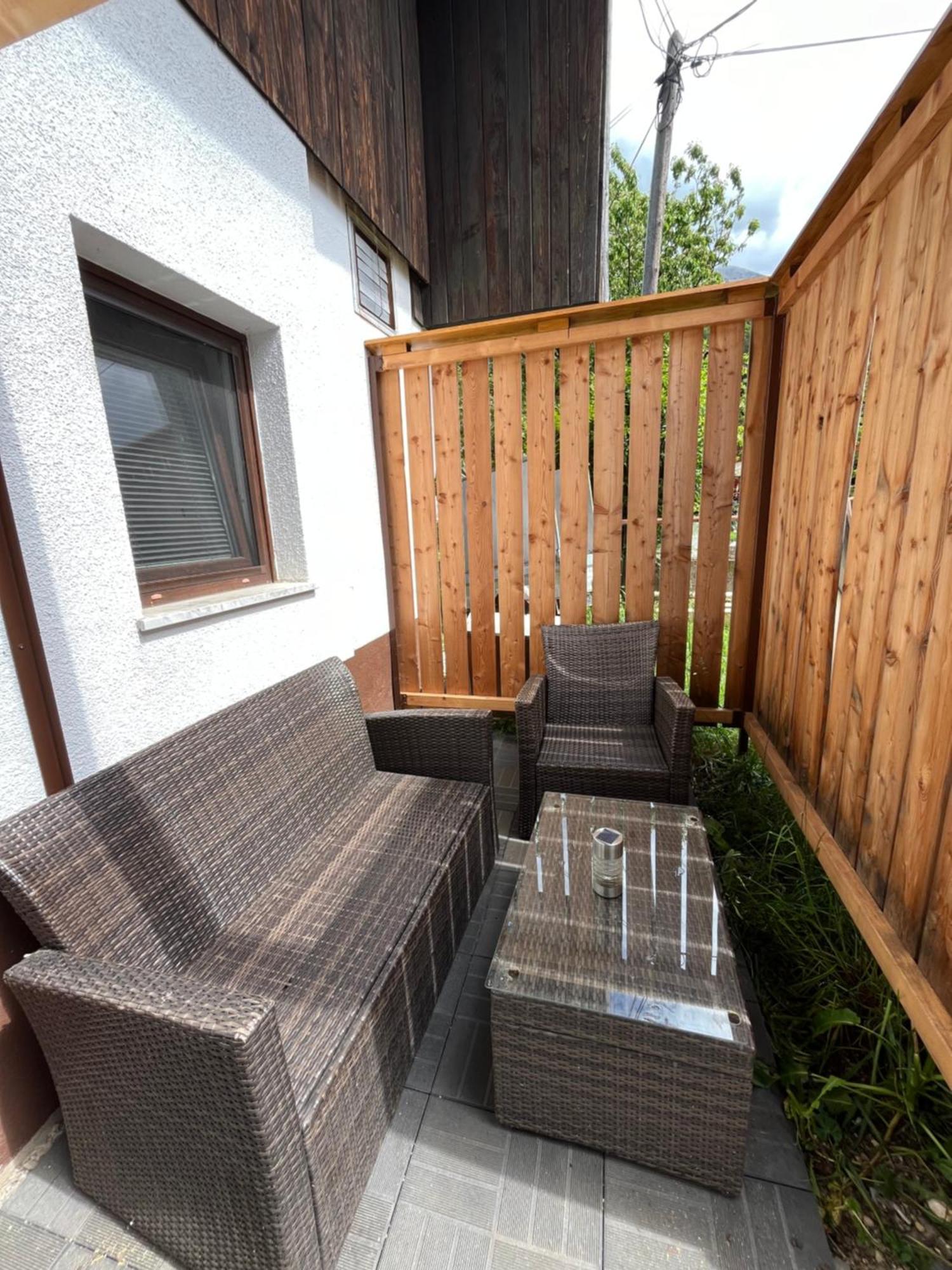 Apartma-Studio Ajdna Zirovnica Buitenkant foto